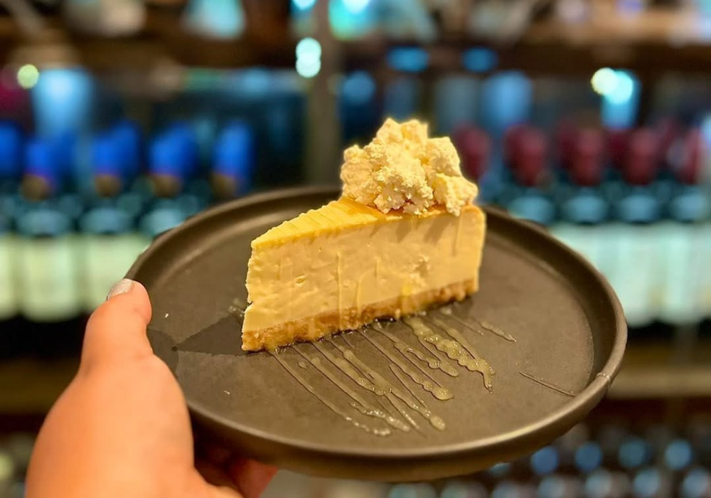 NEW YORK-STYLE BAKED CHEESECAKE