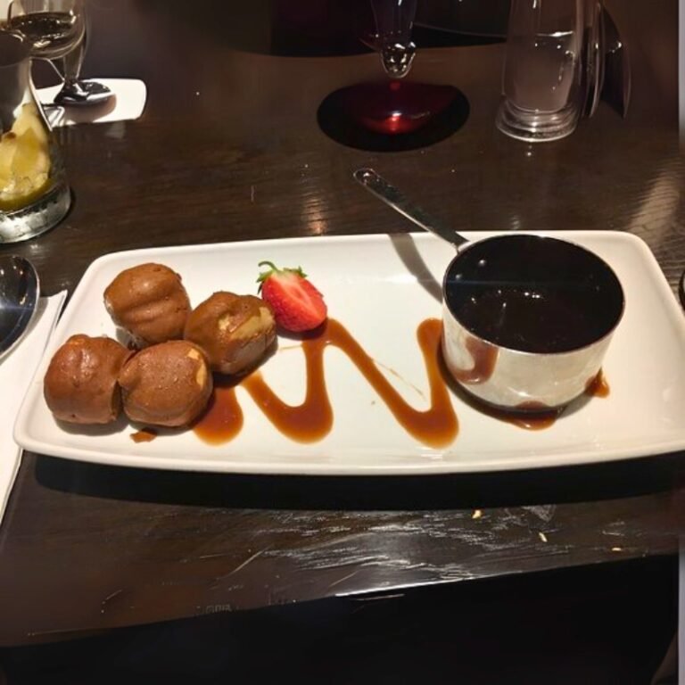 MINI DESSERT - SALTED CARAMEL PROFITEROLES (V)